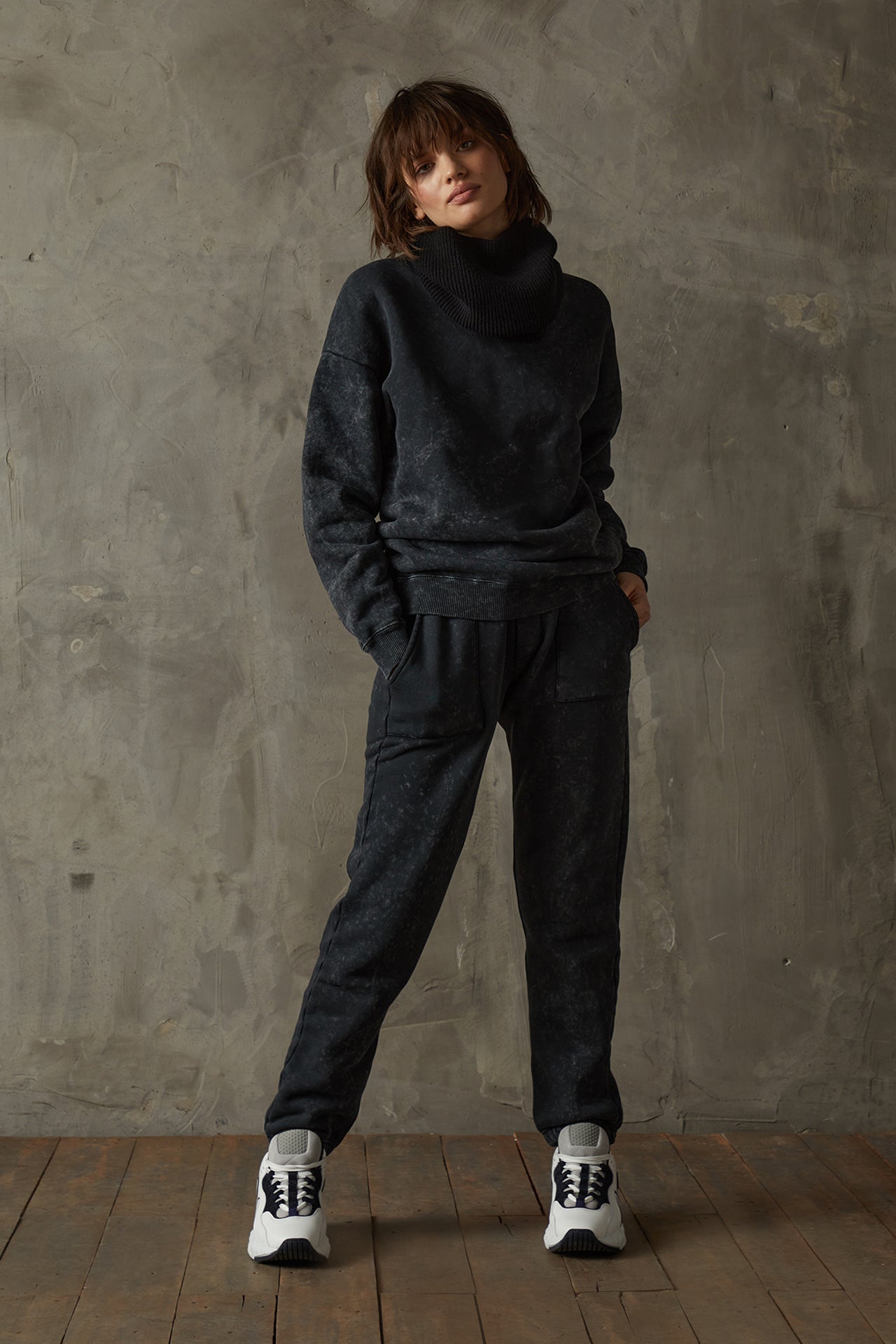 530 Washed Black Sweatshirt (Woman)