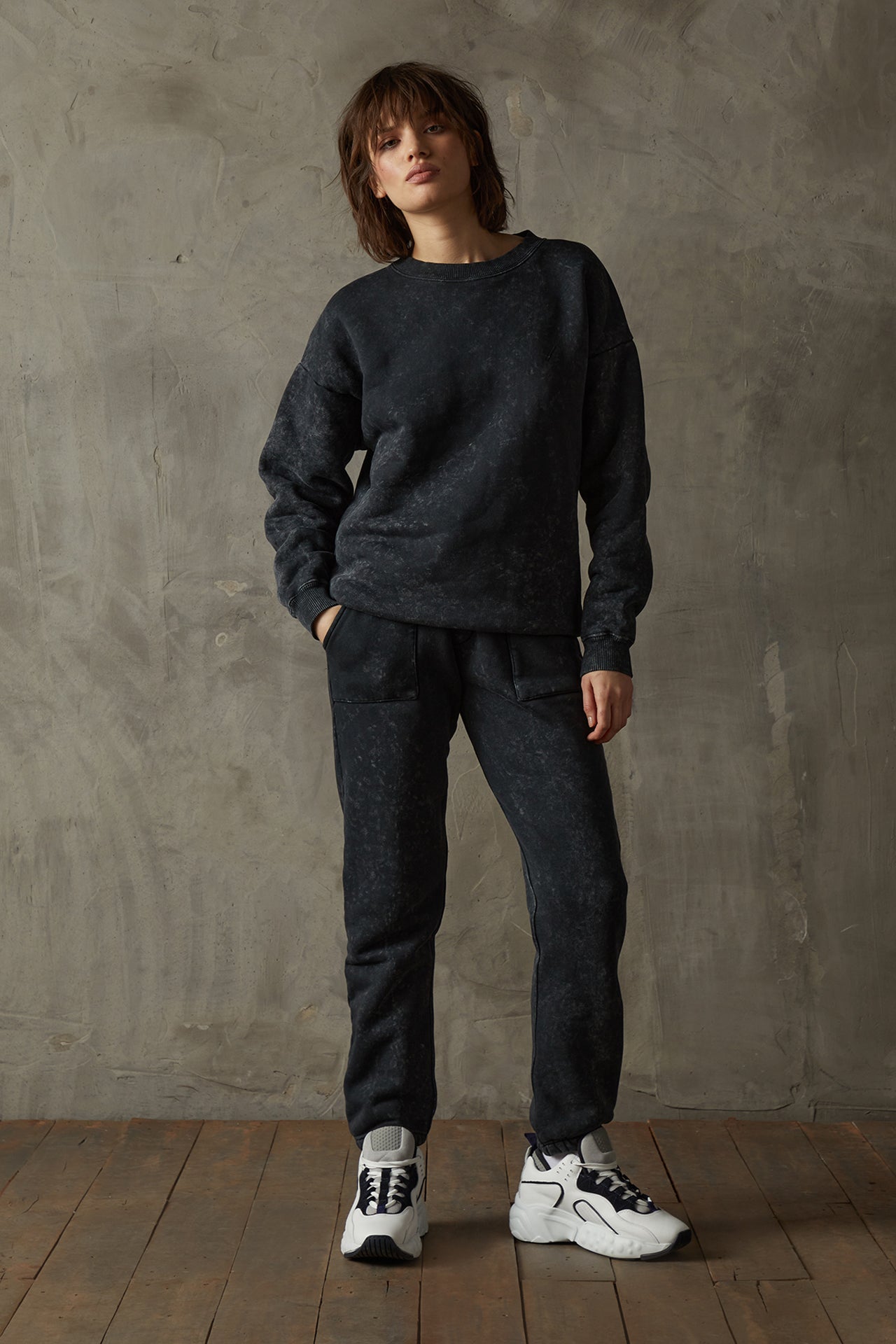 530 Washed Black Sweatshirt (Woman)