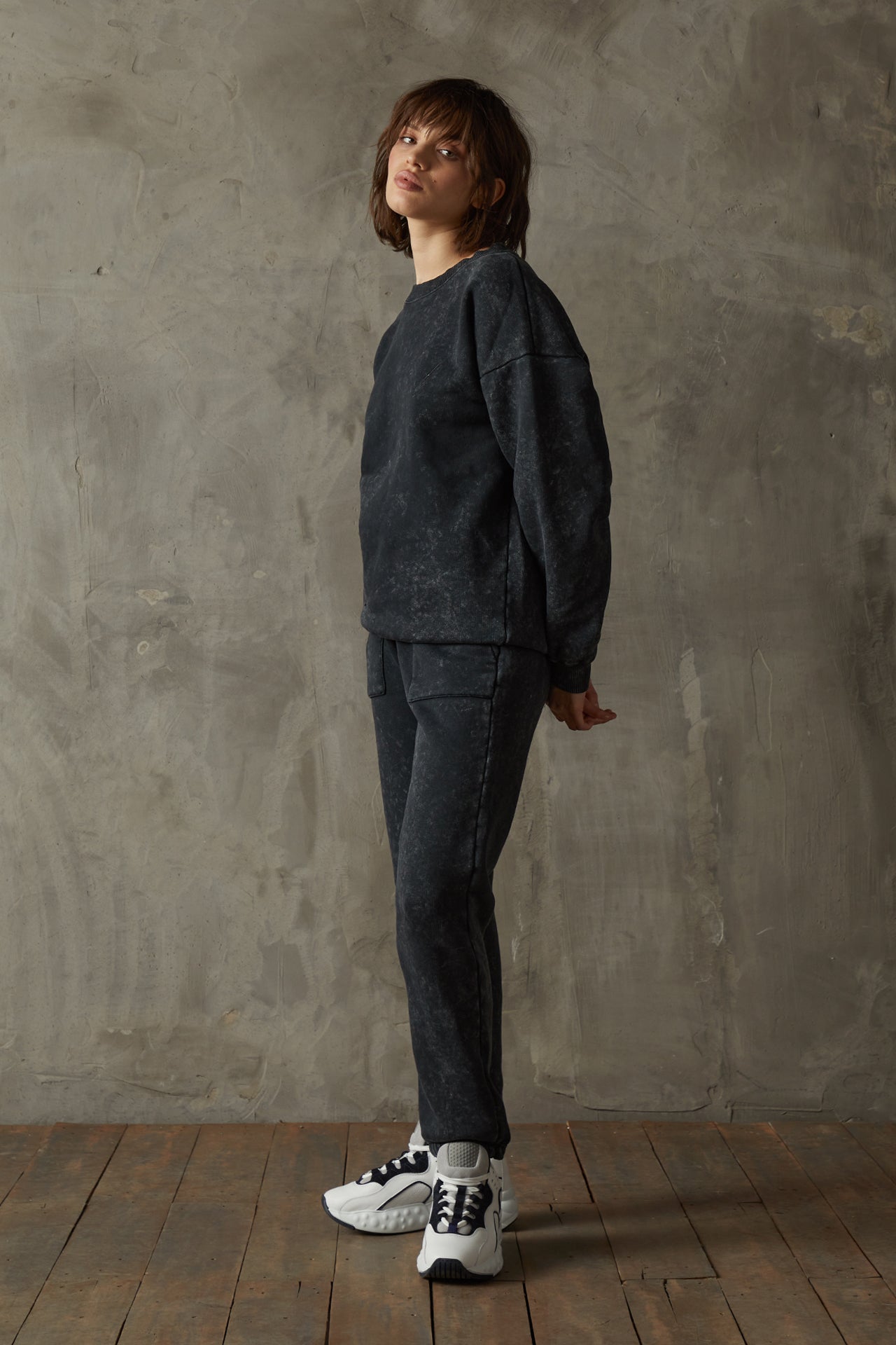 530 Washed Black Sweatshirt (Woman)