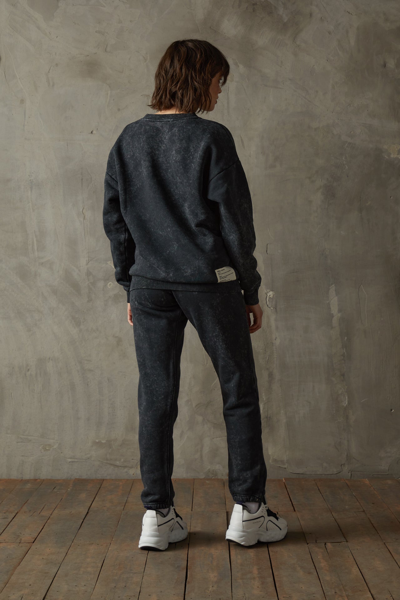 530 Washed Black Sweatshirt (Woman)
