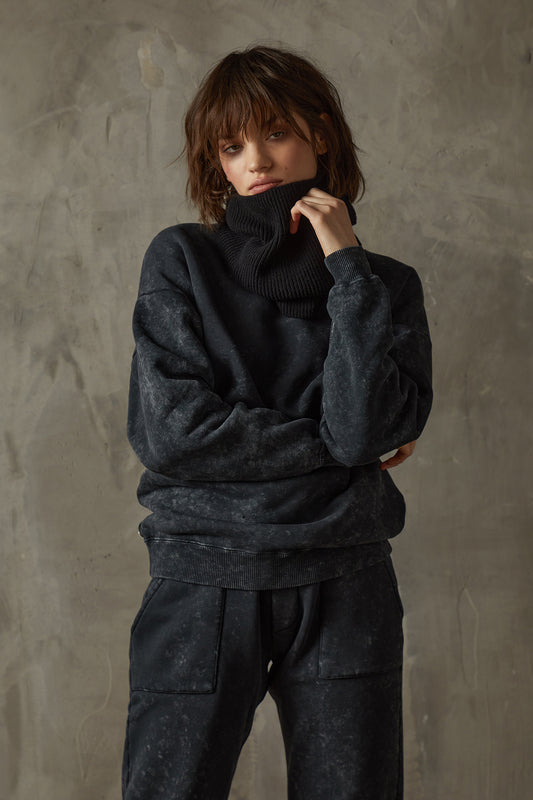 530 Washed Black Sweatshirt (Woman)