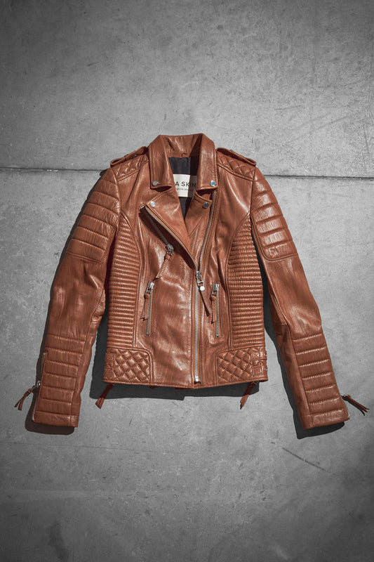 Kay Michaels: Retro Brown Tall (Woman)