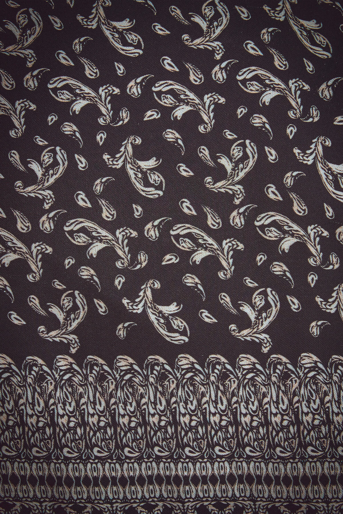 Kay Michaels: Paisley Tall (Woman)